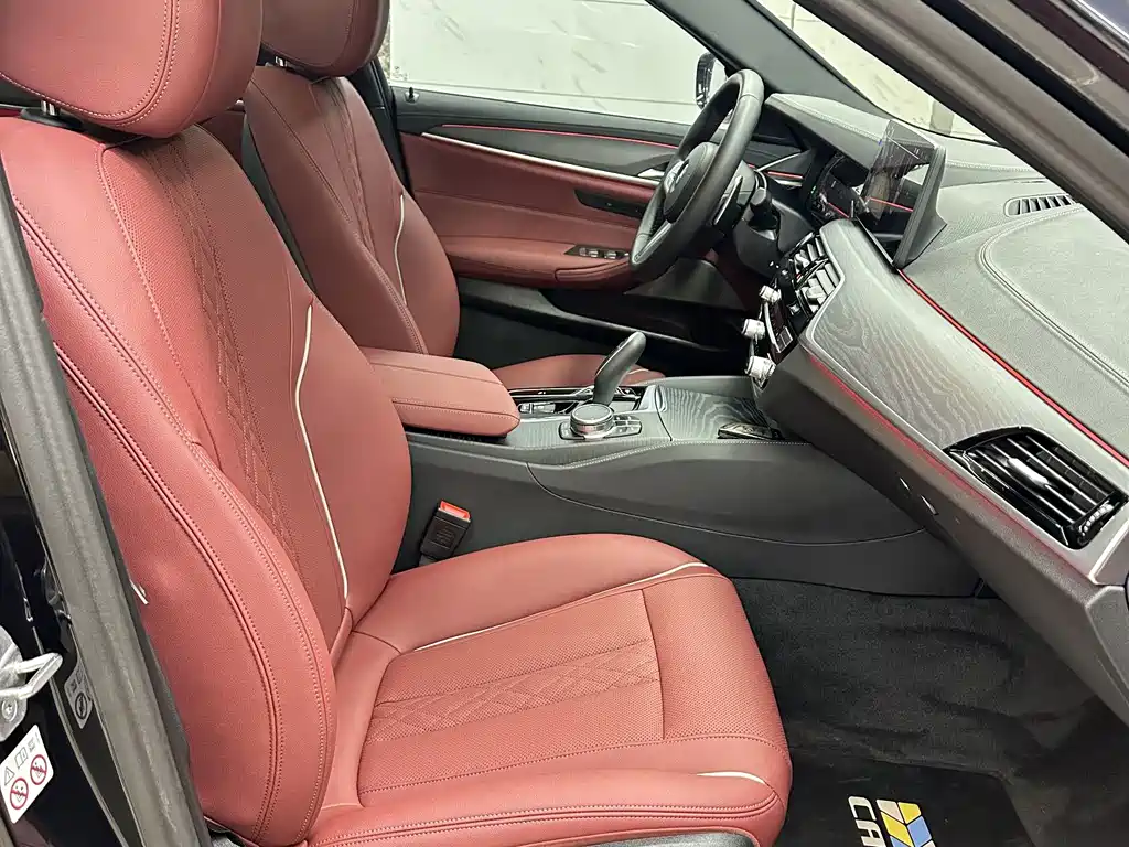 BMW 5 Series — миниатюра 11