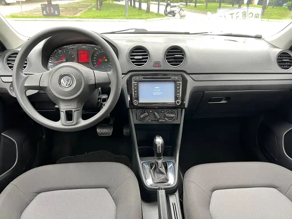 Volkswagen Jetta — миниатюра 11