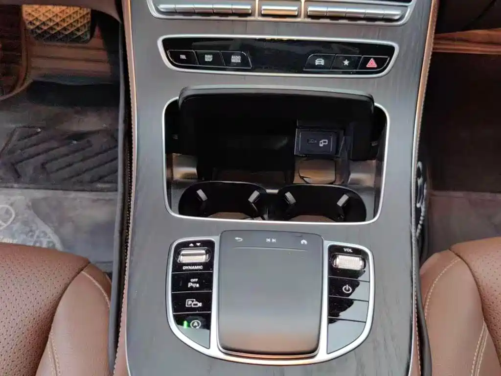 Mercedes-Benz E-Class — миниатюра 11