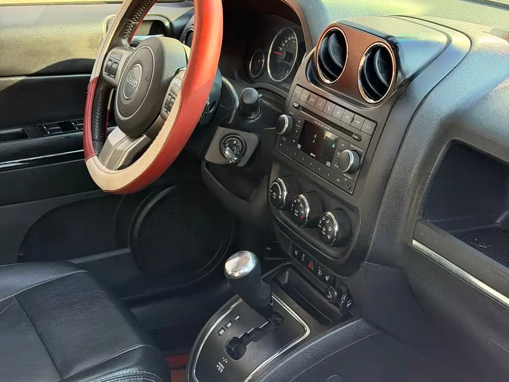 Jeep Compass (Import) — миниатюра 14