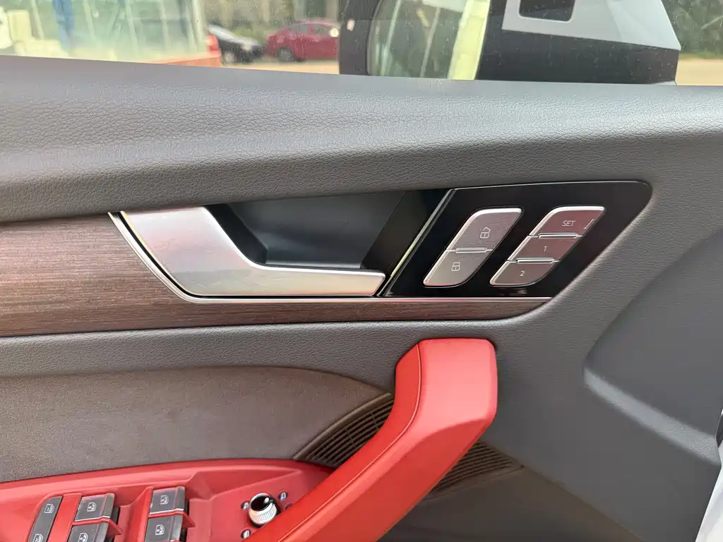 Audi Q5L Sportback — миниатюра 14