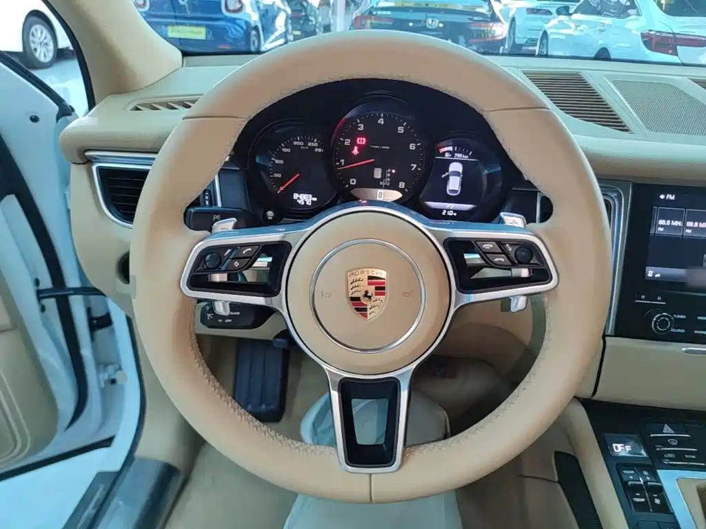 Porsche Macan — миниатюра 11