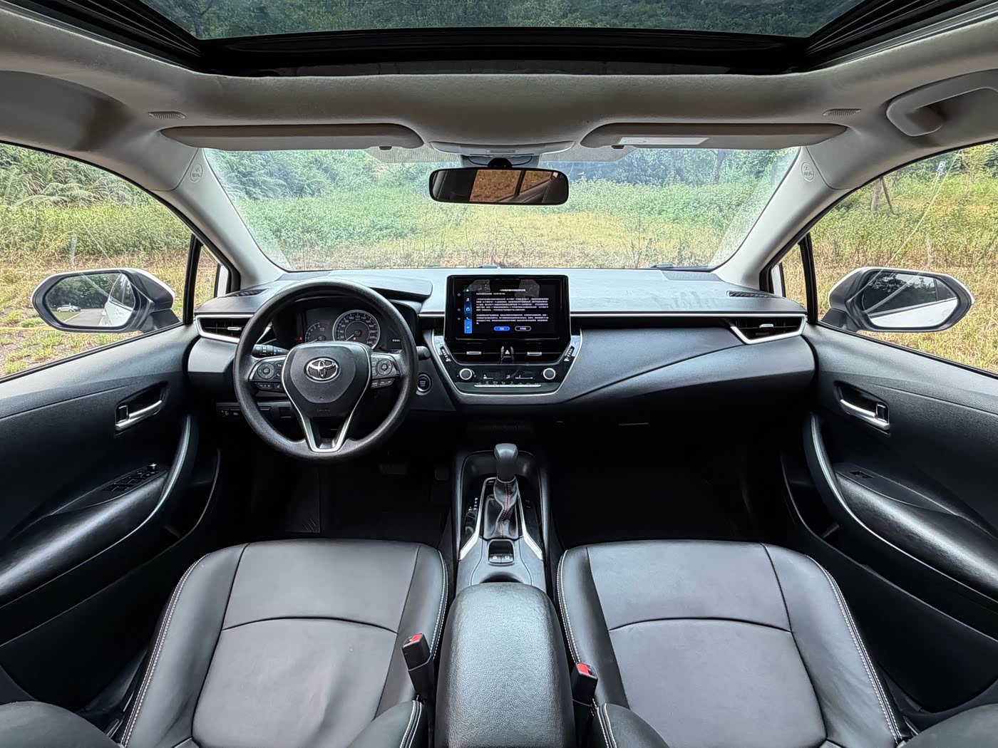 Toyota Corolla 1.2 л 2022 г. Белый, пробег 40000 км