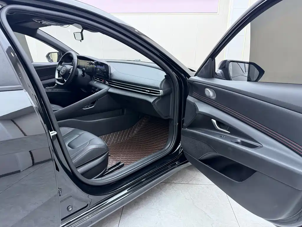 Hyundai Elantra — миниатюра 22