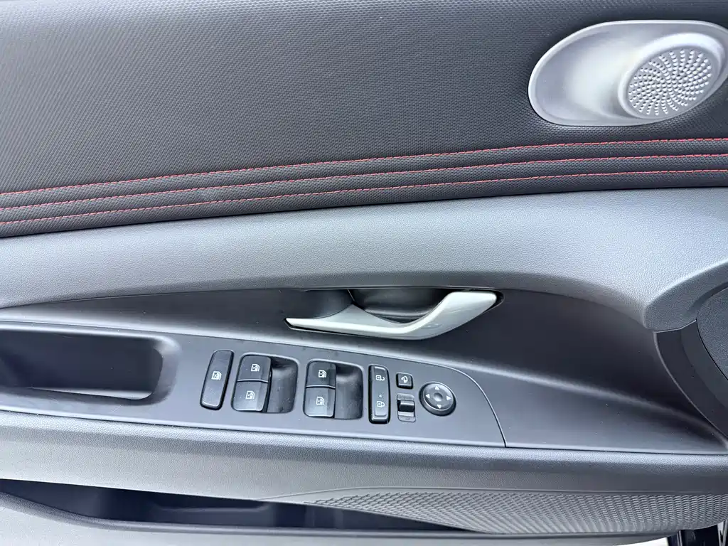 Hyundai Elantra — миниатюра 8