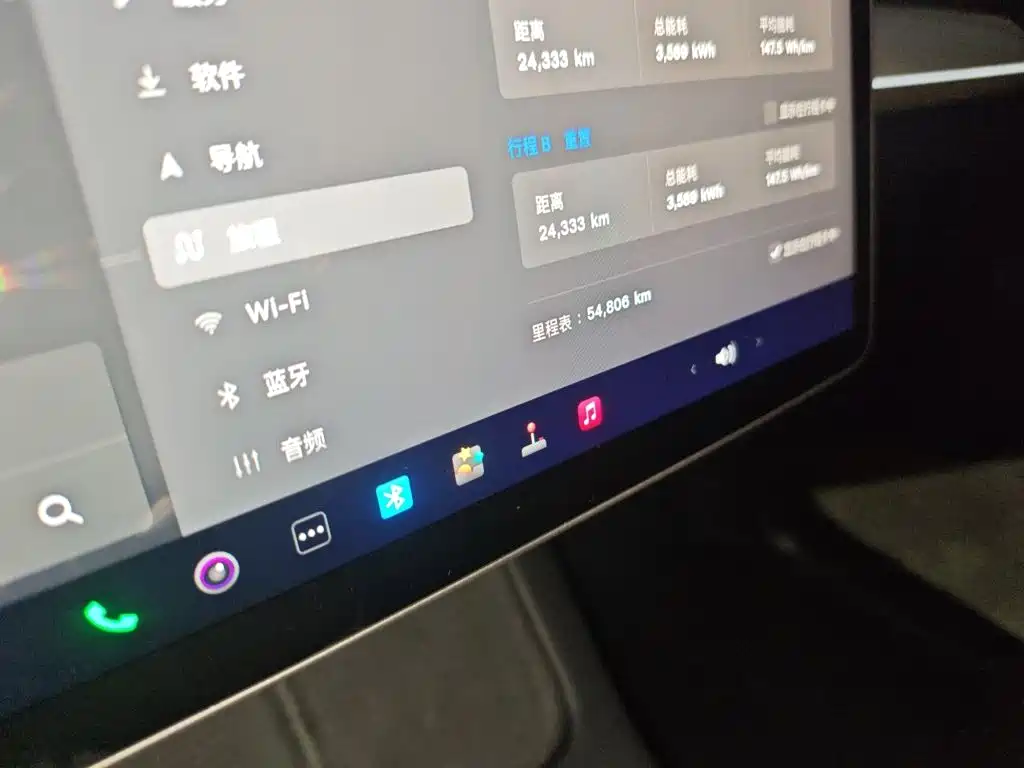 Tesla Model Y — миниатюра 8