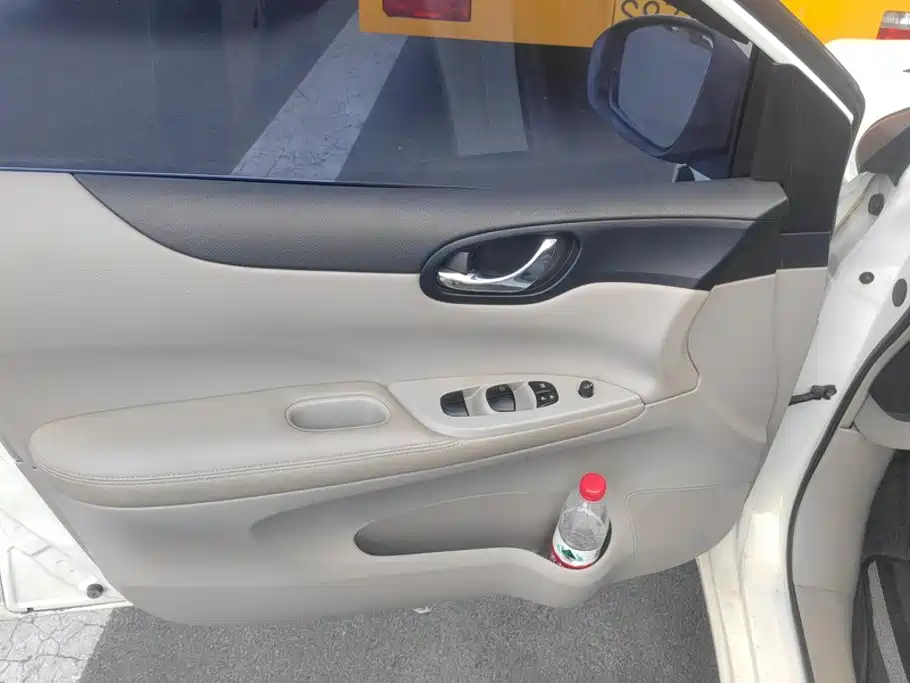 Nissan Tiida — миниатюра 7