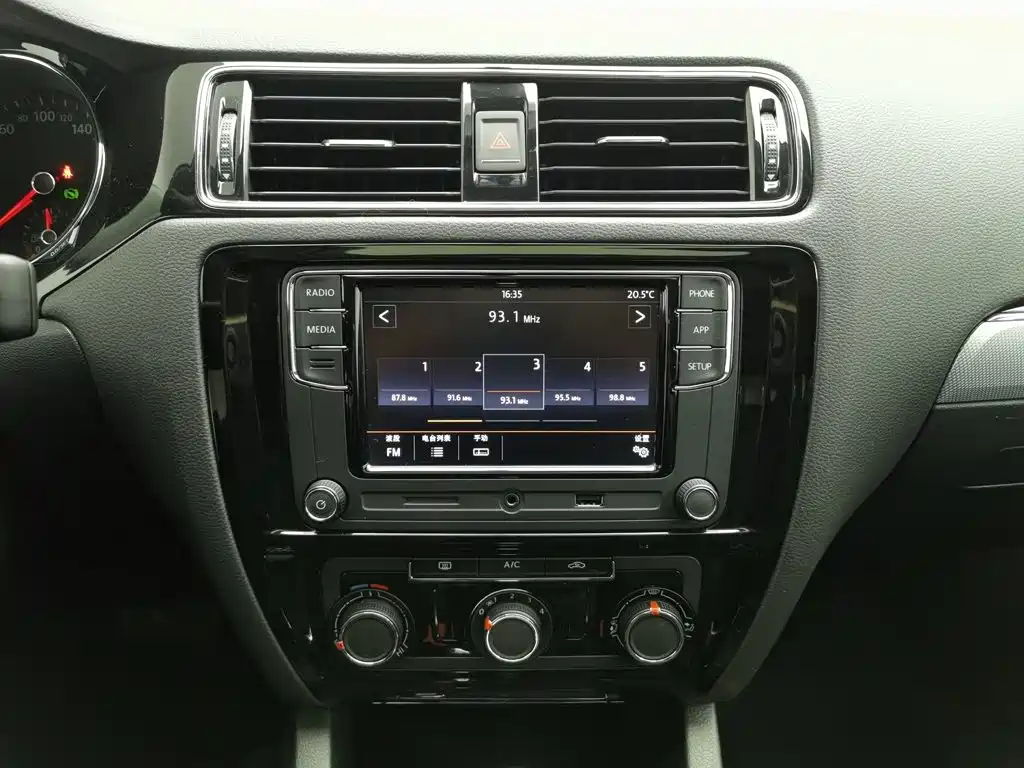 Volkswagen Sagitar — миниатюра 12
