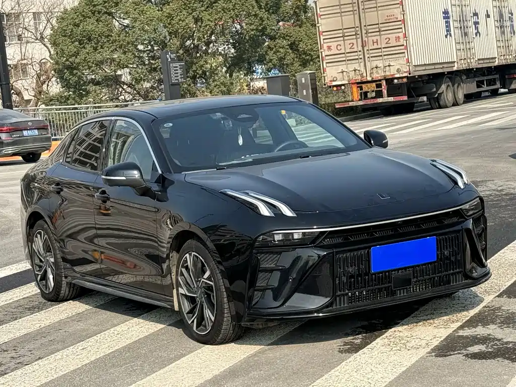 Lynk & Co 03 — миниатюра 2