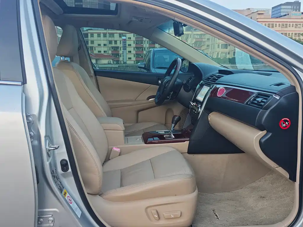Toyota Camry — миниатюра 8