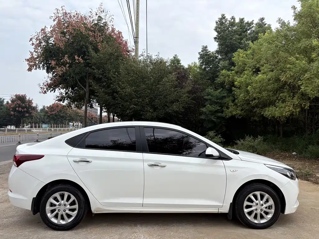 Hyundai Verna — миниатюра 6