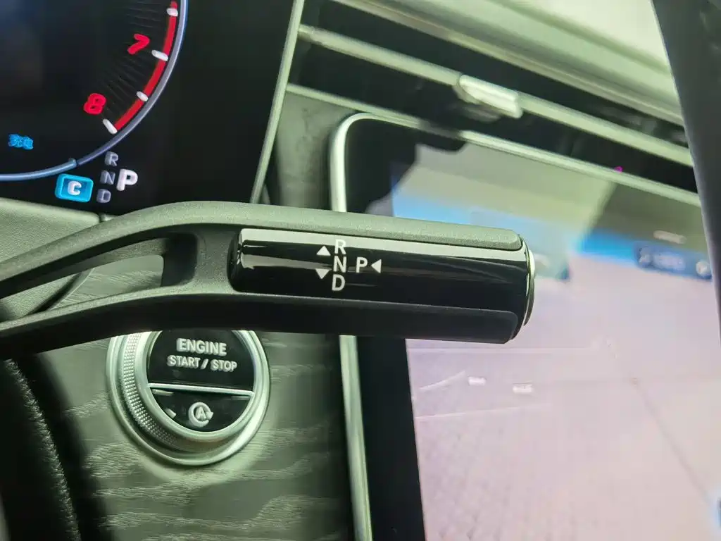 Mercedes-Benz E-Class — миниатюра 13