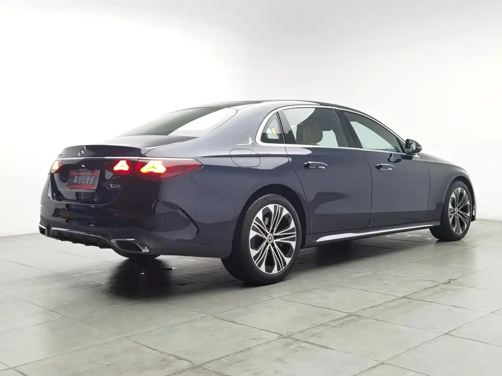 Mercedes-Benz E-Class — миниатюра 2
