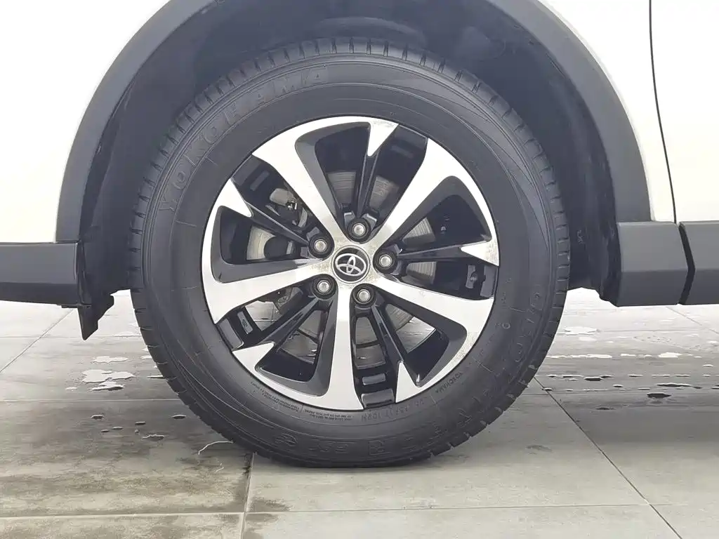 Toyota RAV4 — миниатюра 17