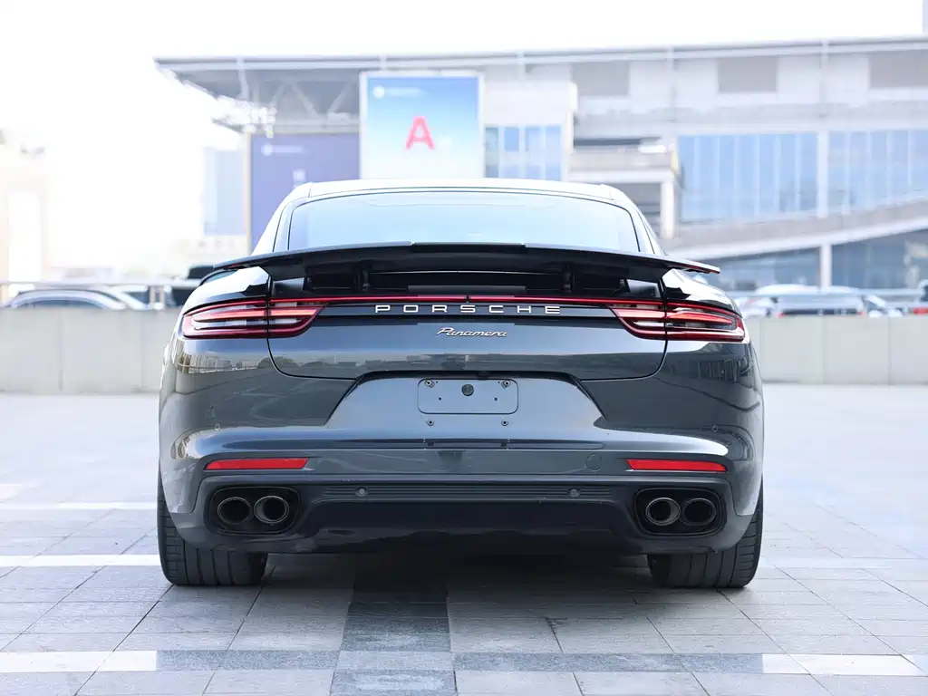 PORSCHE PANAMERA