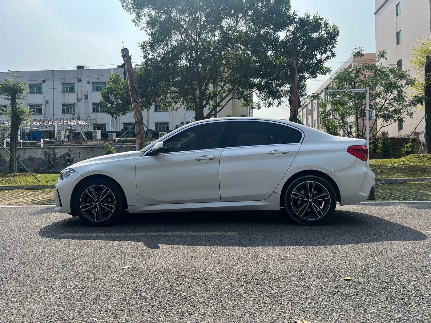 BMW 1 Series 1.5 л 2023 г. Белый, пробег 48300 км
