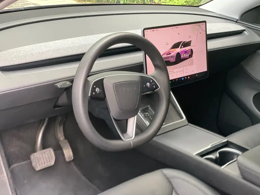 Tesla Model Y — миниатюра 7