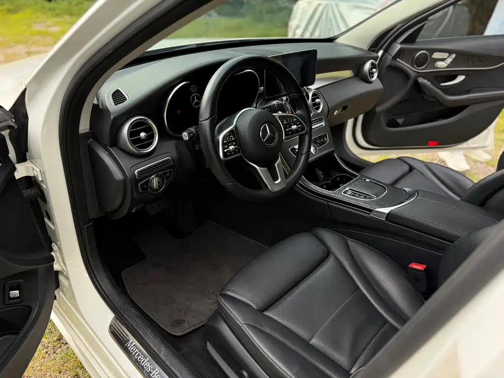Mercedes-Benz C-Class (Import) — миниатюра 31