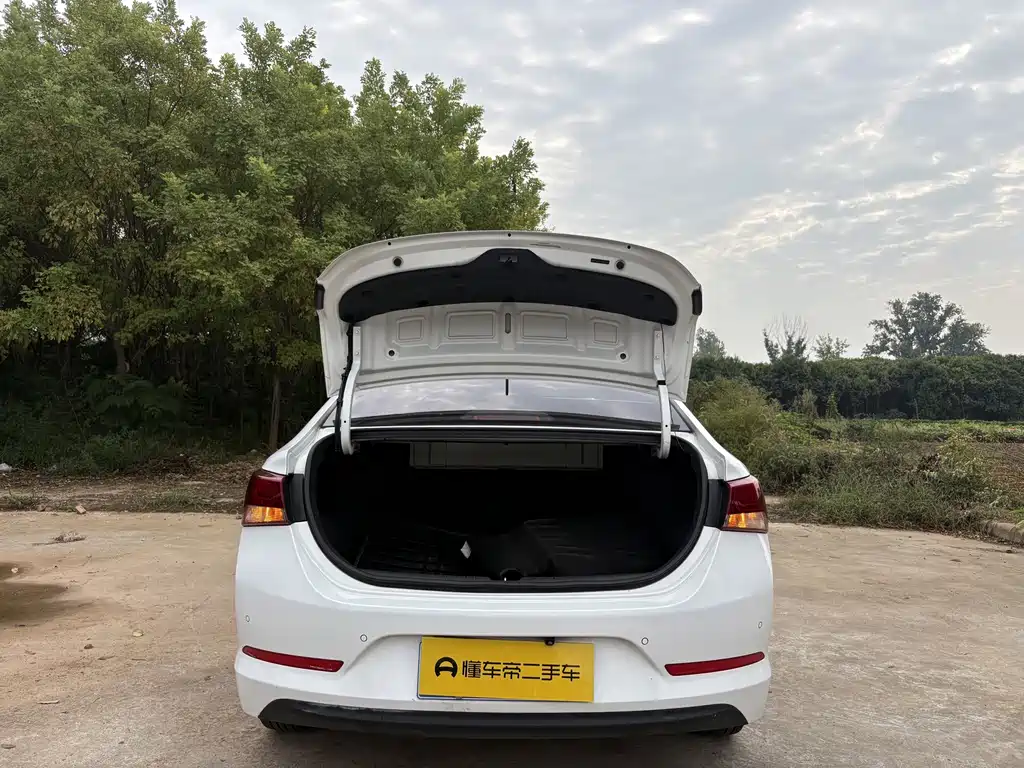 Hyundai Verna — миниатюра 12