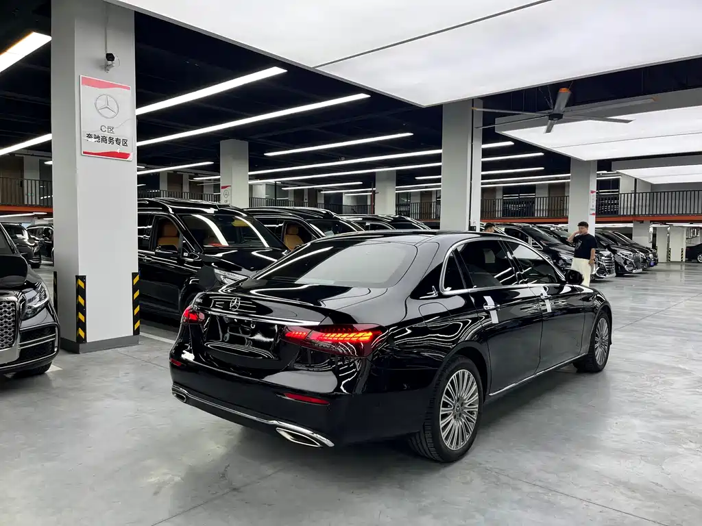 Mercedes-Benz E-Class — миниатюра 10