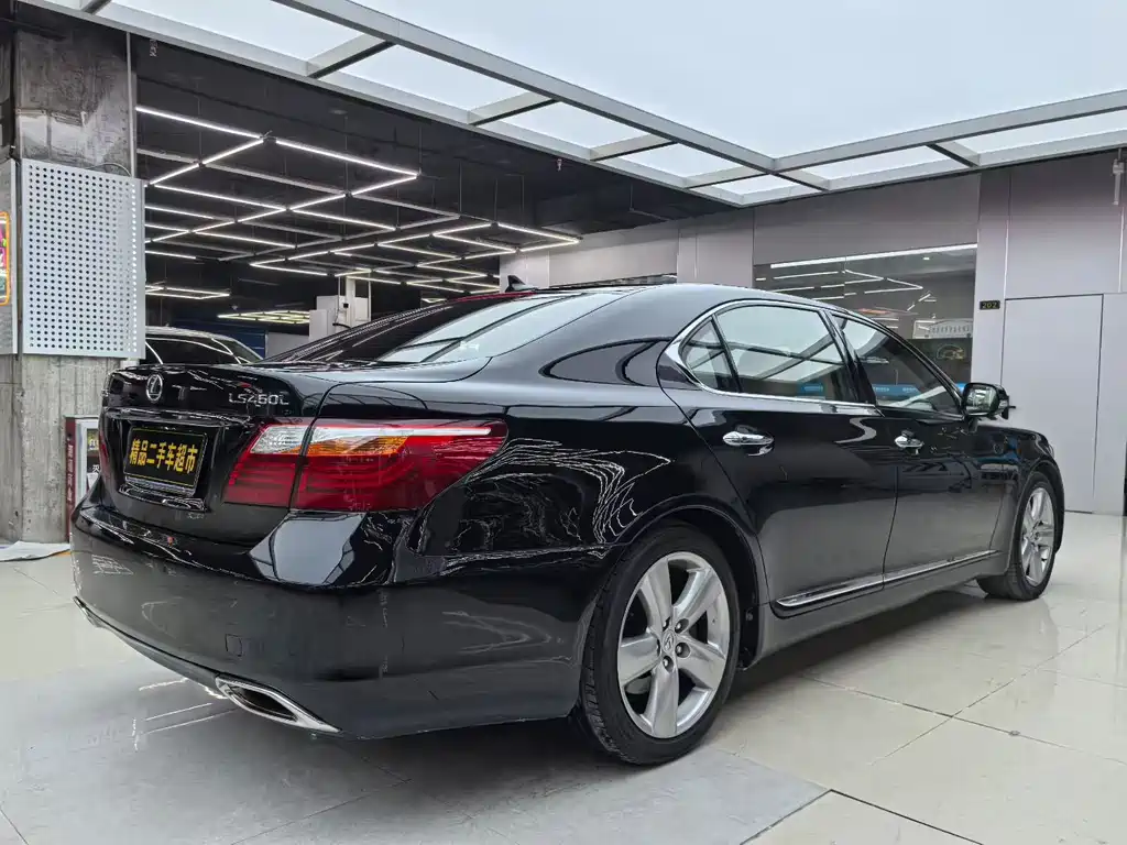 Lexus LS — миниатюра 3