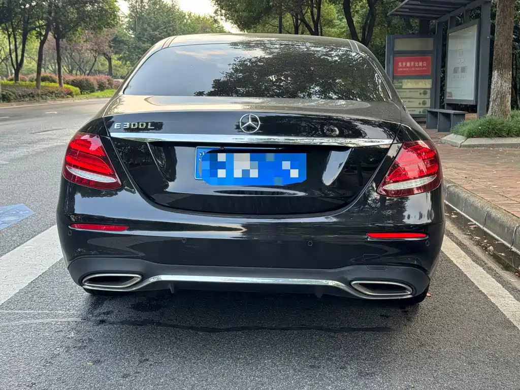 Mercedes-Benz E-Class — миниатюра 8