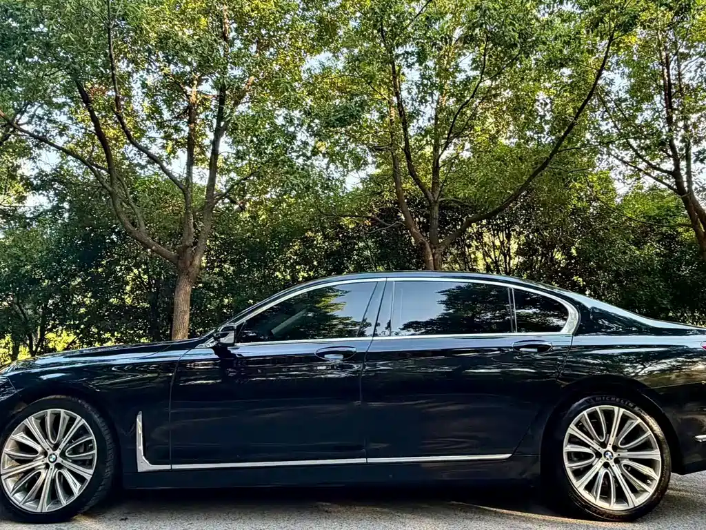 BMW 7 Series — миниатюра 3