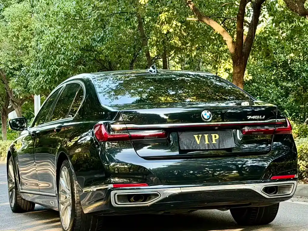 BMW 7 Series — миниатюра 9