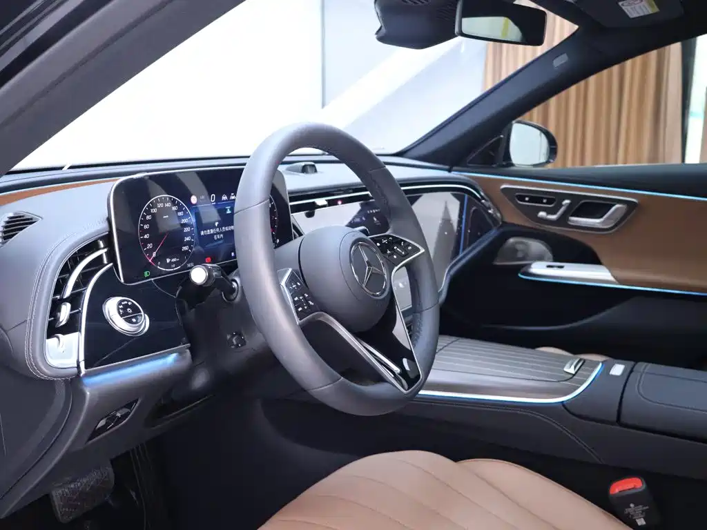 Mercedes-Benz E-Class — миниатюра 11