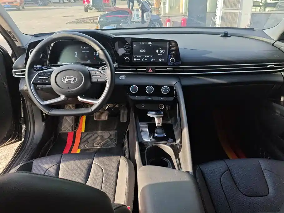 Hyundai Elantra — миниатюра 12