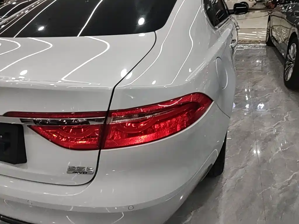 Jaguar XFL — миниатюра 8