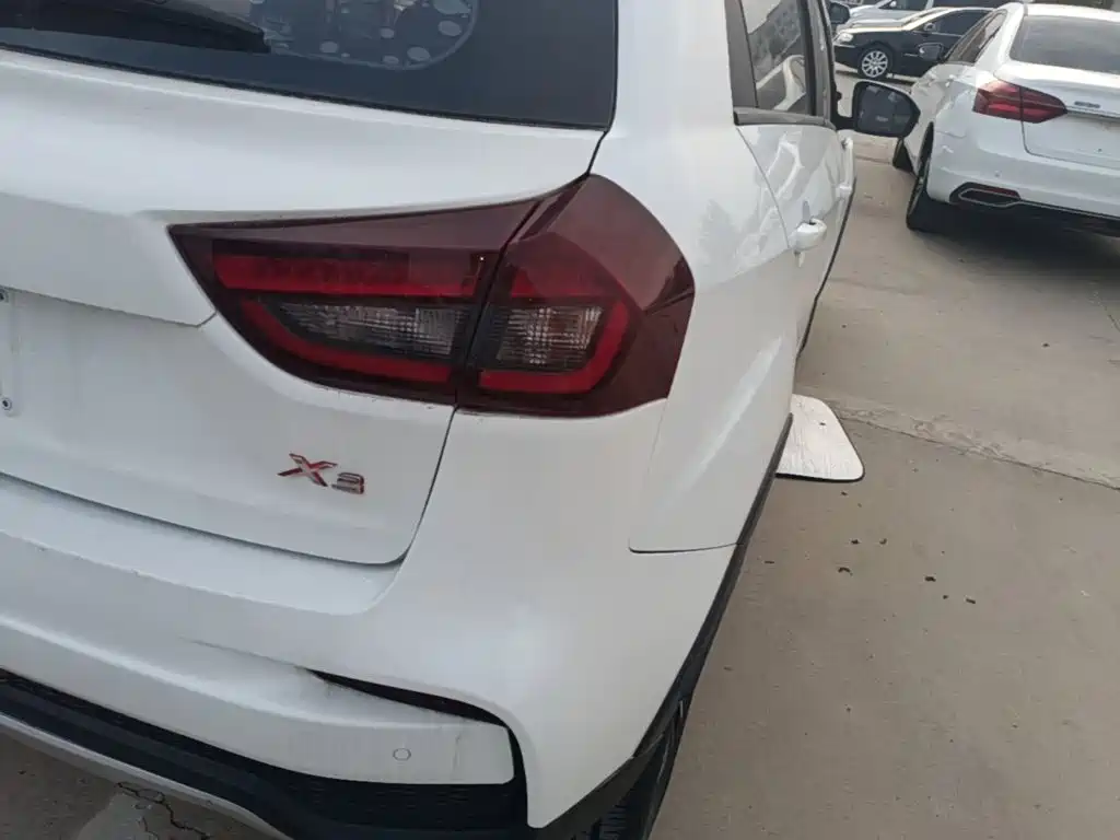 Geely Vision X3 — миниатюра 8