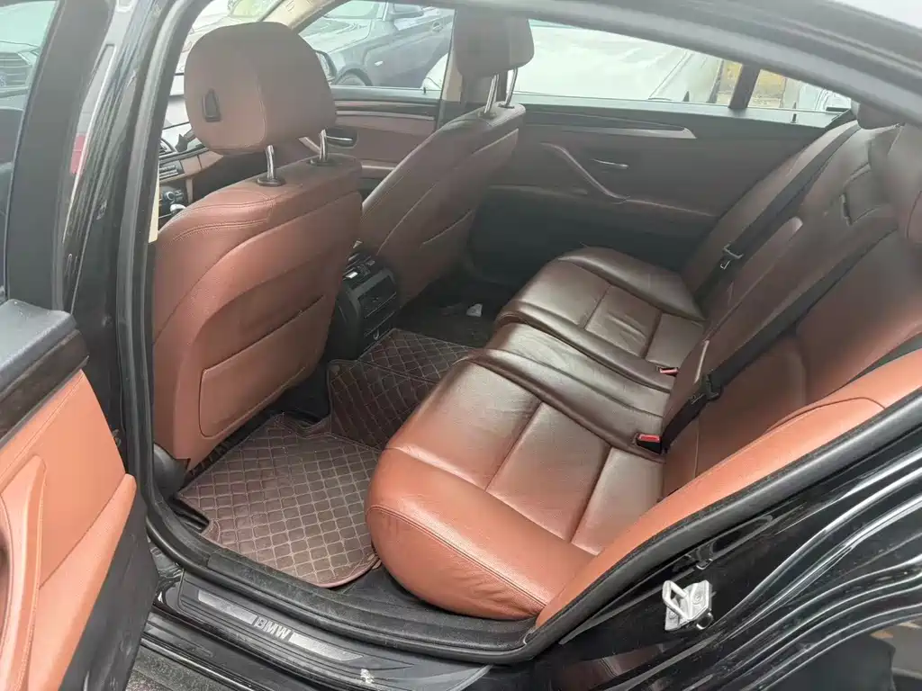 BMW 5 Series — миниатюра 6