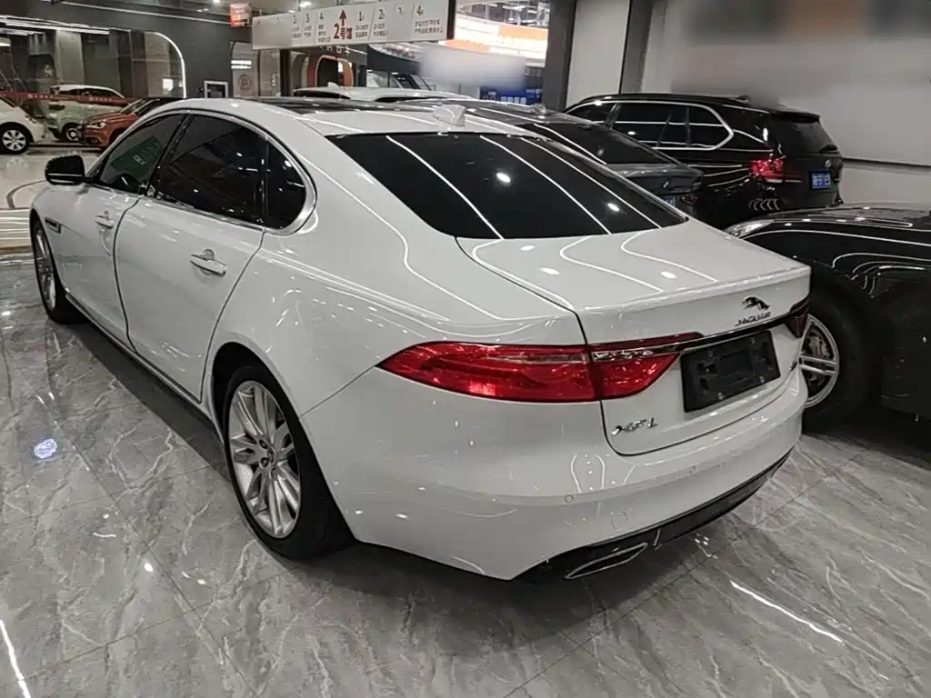 Jaguar XFL — миниатюра 5