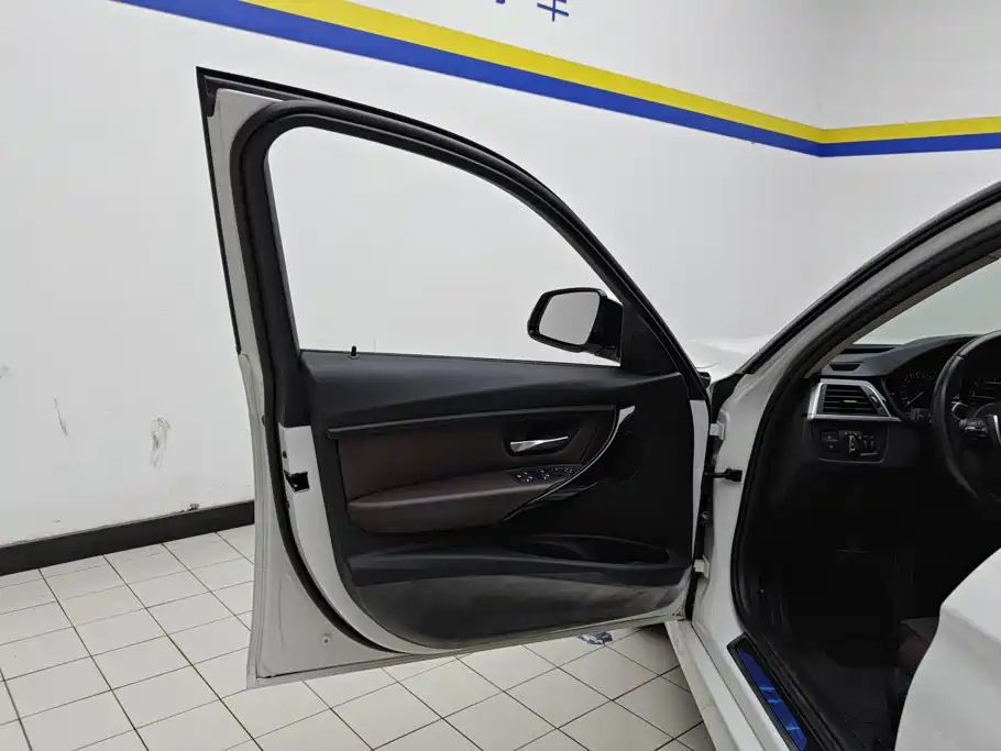 BMW 3 Series — миниатюра 7