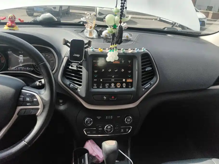 Jeep Cherokee — миниатюра 13