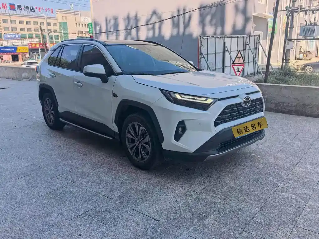 Toyota RAV4 — миниатюра 3