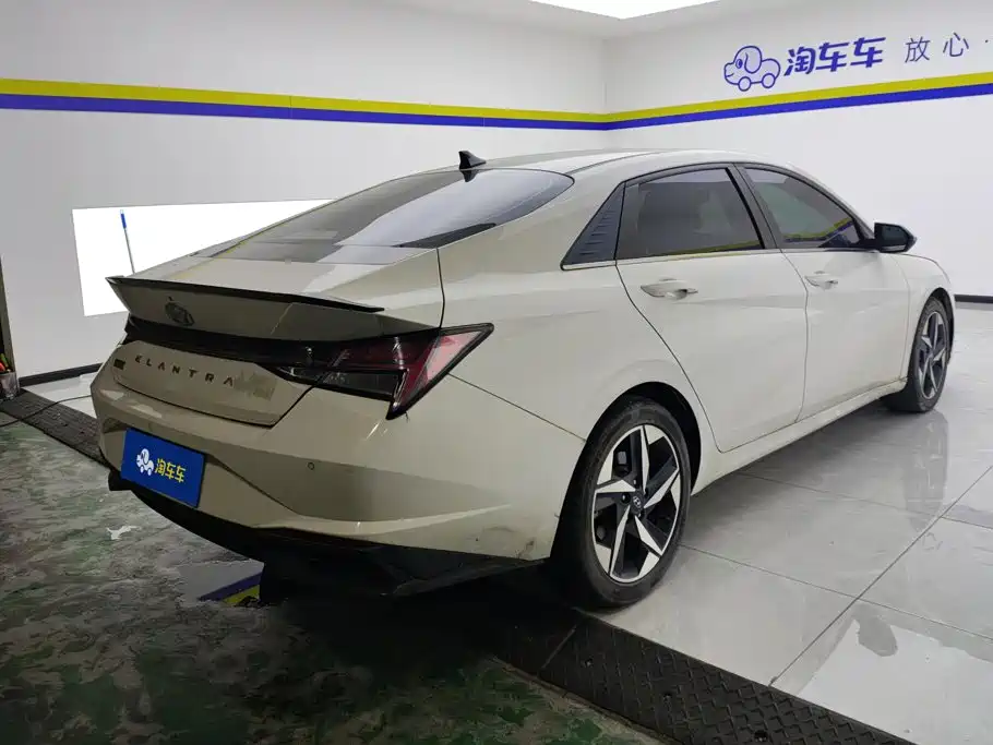 Hyundai Elantra — миниатюра 3