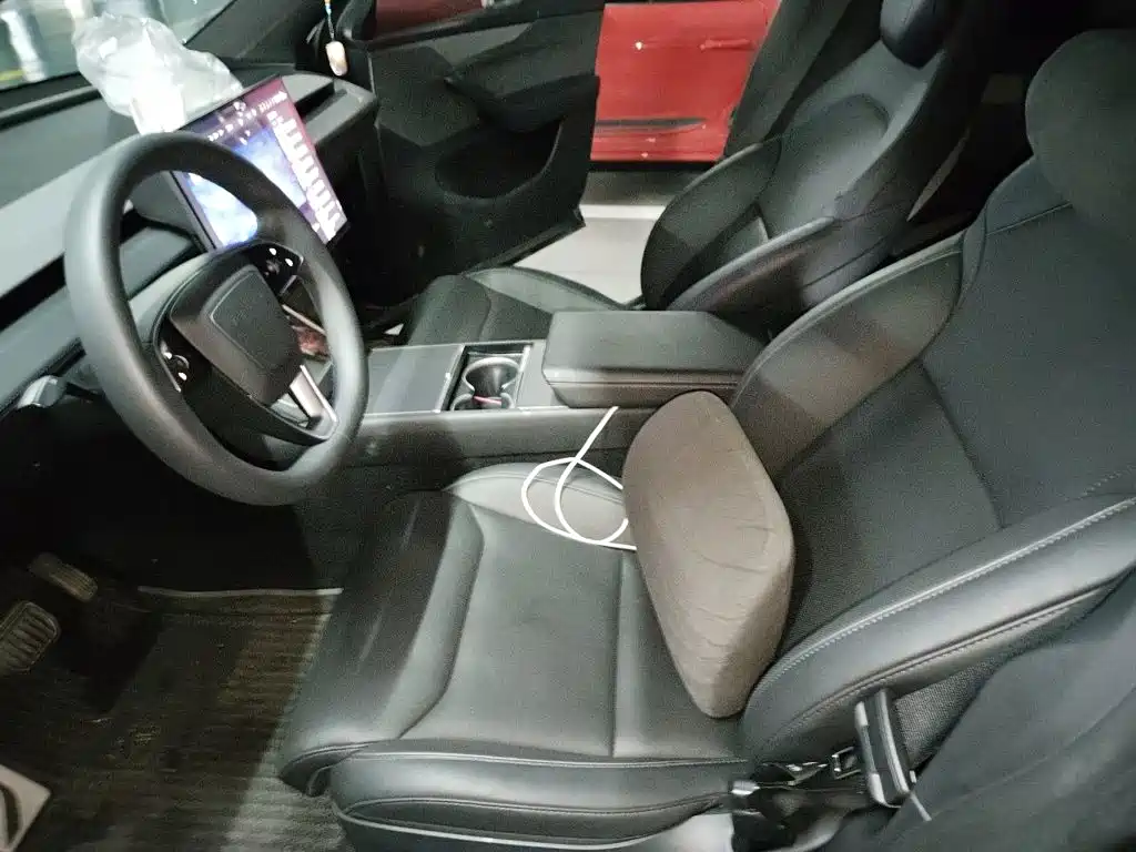 Tesla Model Y L — миниатюра 17