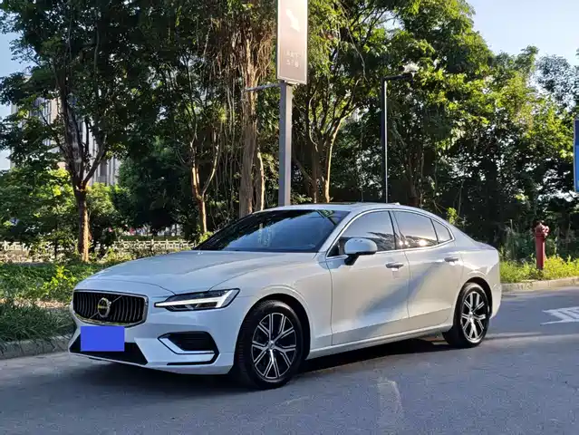 Volvo S — фото 1
