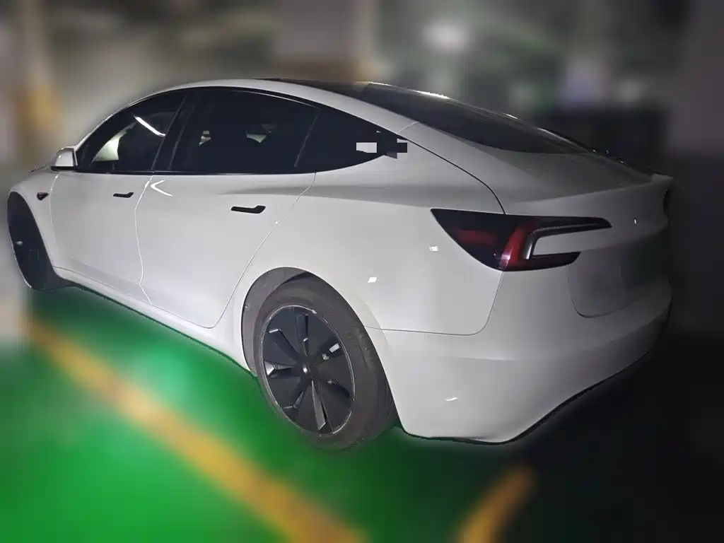 Tesla Model 3 — миниатюра 25