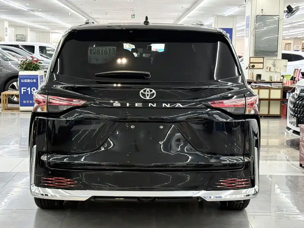 Toyota Sienna — миниатюра 18