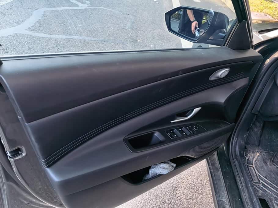 Hyundai Elantra 1.5 л 2026 г. Серебристо-серый, пробег 3700 км