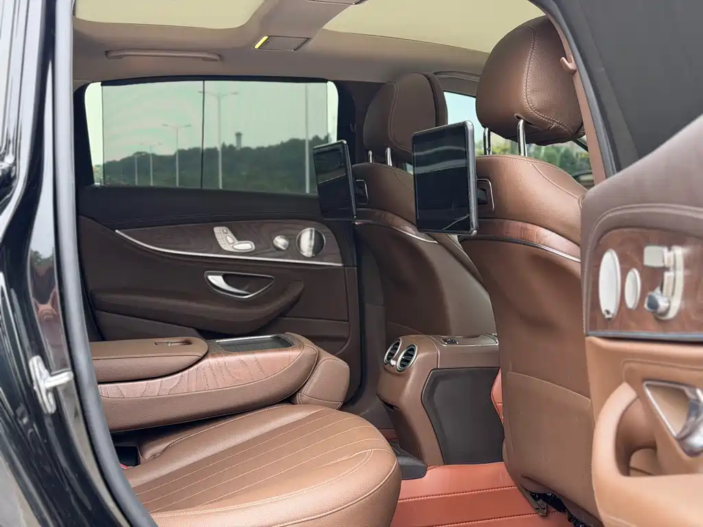 Mercedes-Benz E-Class — миниатюра 8