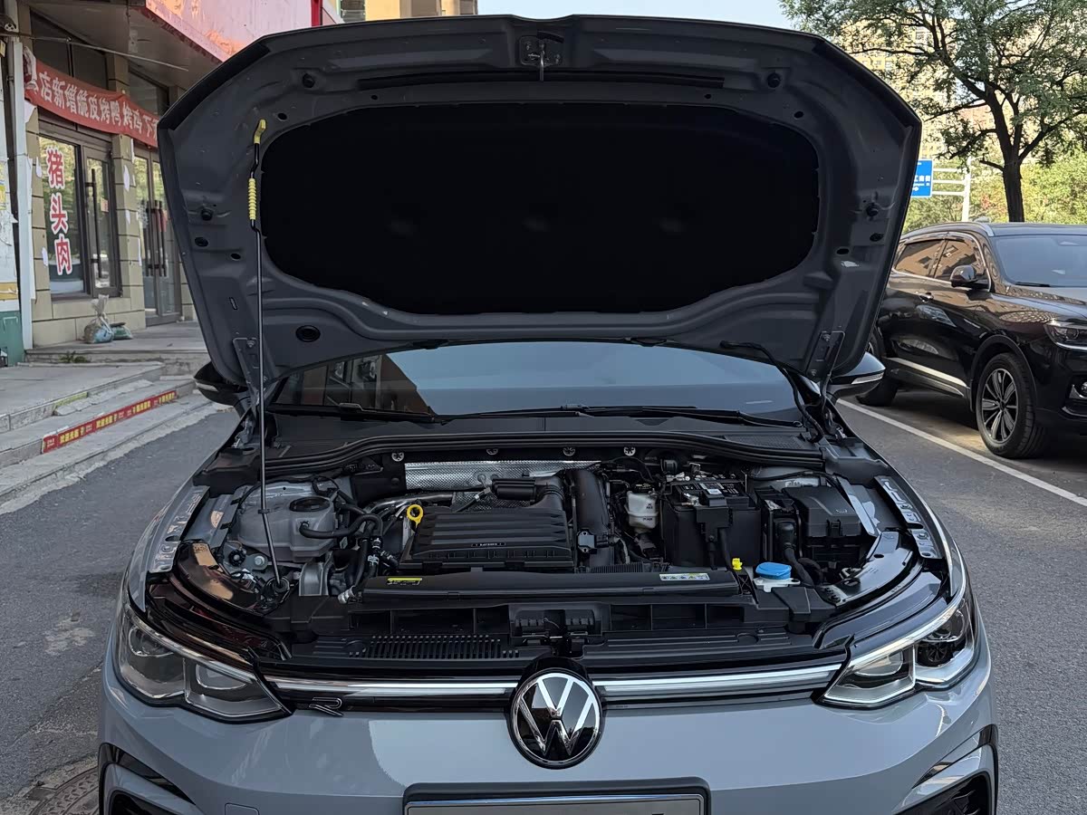Volkswagen Golf 1.4 л 2022 г. Серебристо-серый, пробег 18000 км