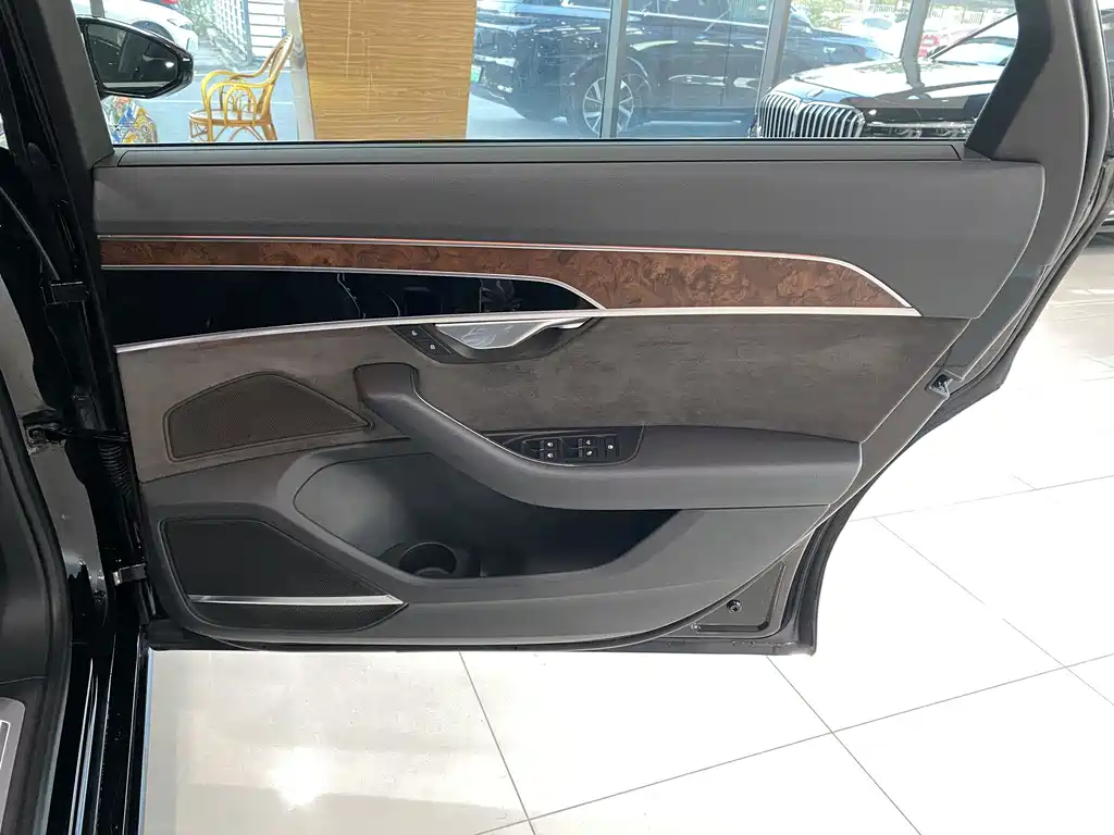 Audi A8 — миниатюра 13