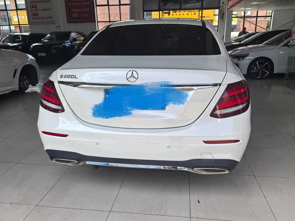 Mercedes-Benz E-Class — миниатюра 6