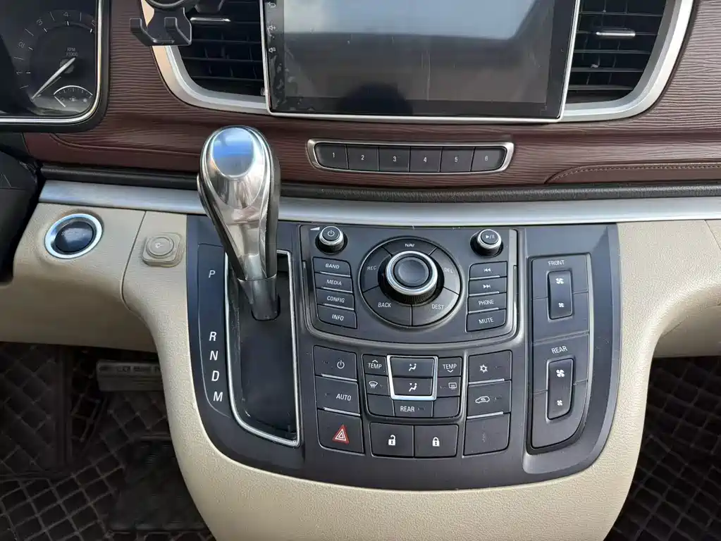 Buick GL8 — миниатюра 10
