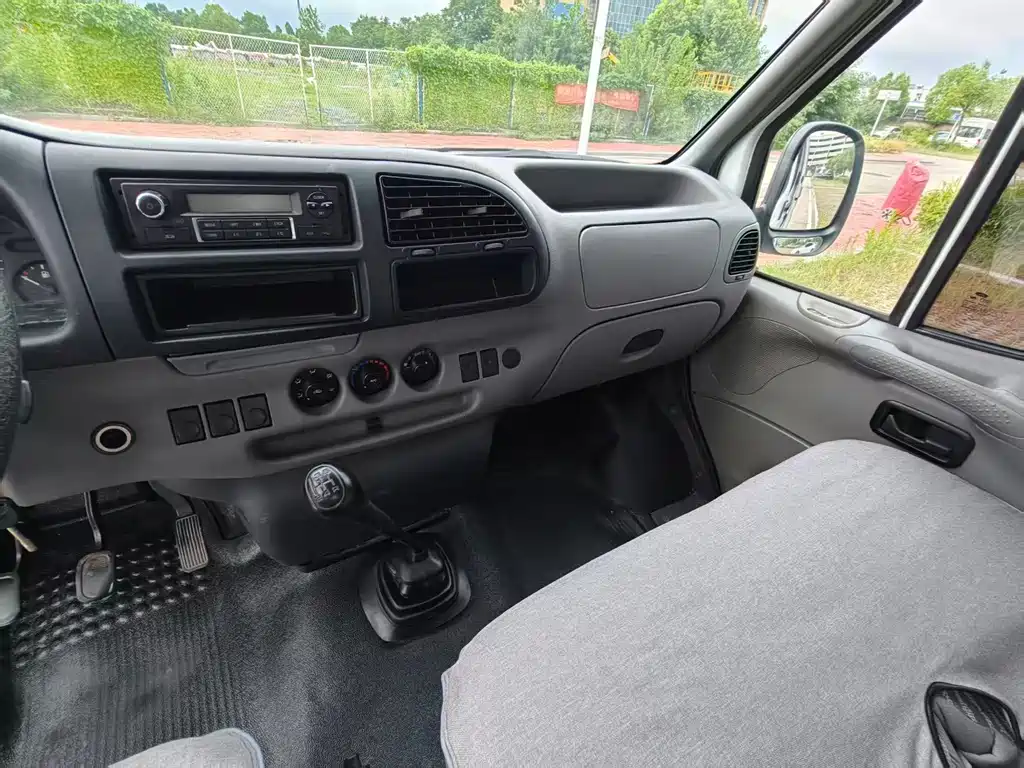 Ford Transit Classic — миниатюра 11