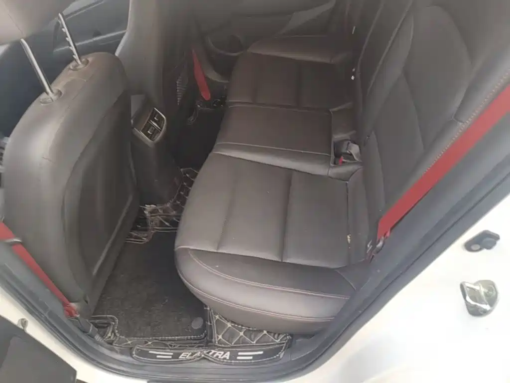 Hyundai Elantra — миниатюра 17